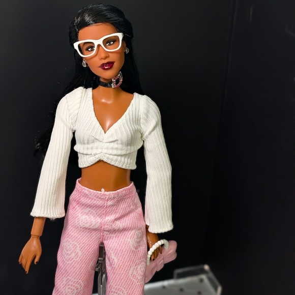 Ailiyah Signature Barbie Custom Restyled - Picture 6 of 8
